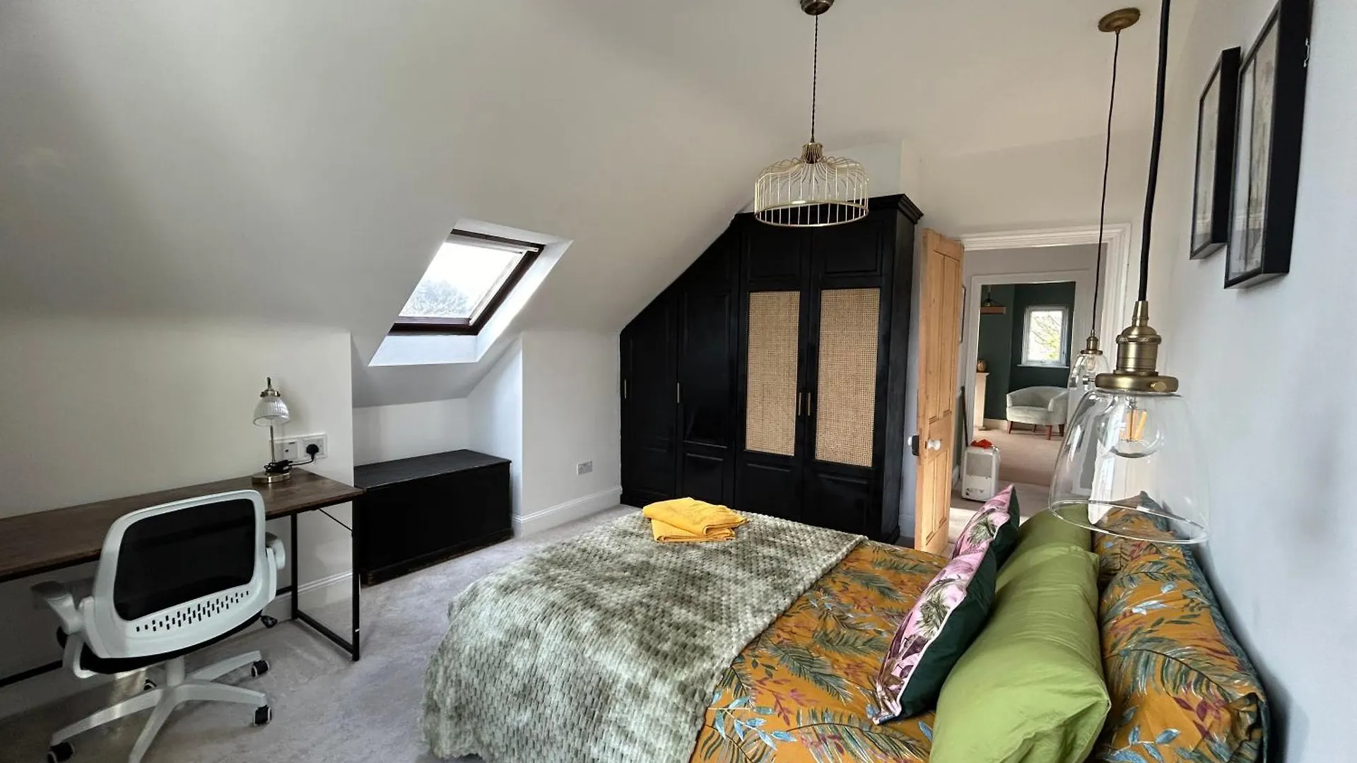 Apartment Seaside Rentals Bournemouth - 2Br, Upto 6Ppl, Beach 3 Min Walk, Dogs Ok, Wifi, Park 2 Cars