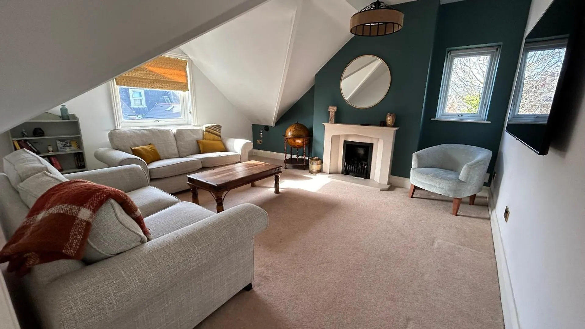 Seaside Rentals Bournemouth - 2Br, Upto 6Ppl, Beach 3 Min Walk, Dogs Ok, Wifi, Park 2 Cars Apartment