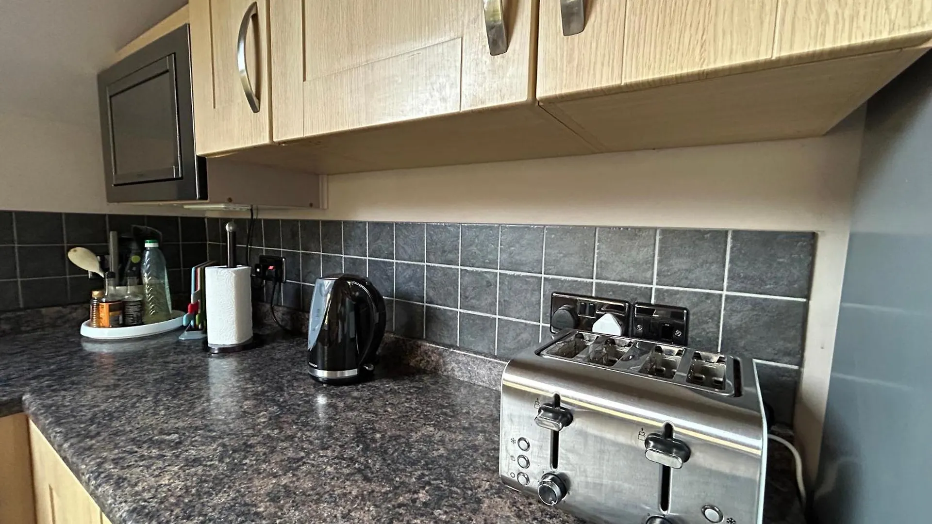 Seaside Rentals Bournemouth - 2Br, Upto 6Ppl, Beach 3 Min Walk, Dogs Ok, Wifi, Park 2 Cars Apartment