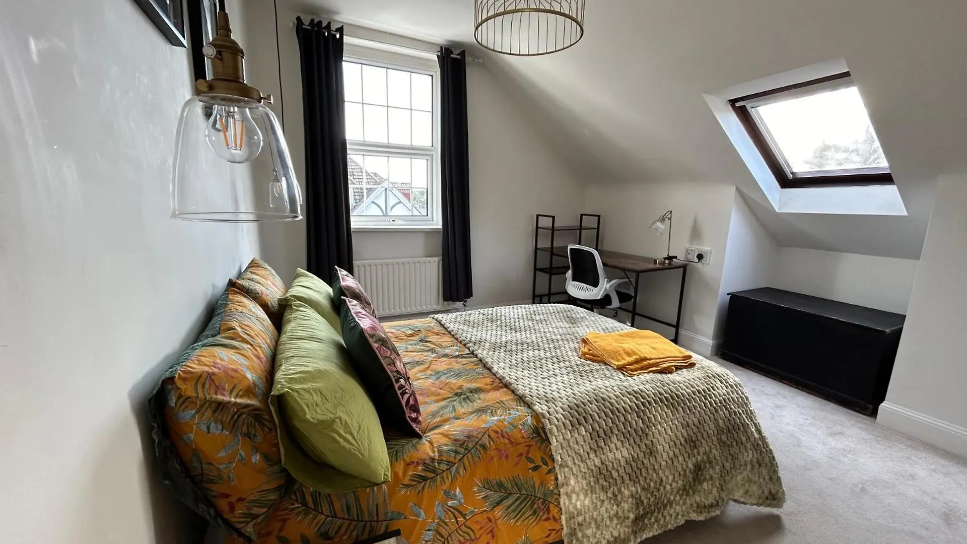 Seaside Rentals Bournemouth - 2Br, Upto 6Ppl, Beach 3 Min Walk, Dogs Ok, Wifi, Park 2 Cars