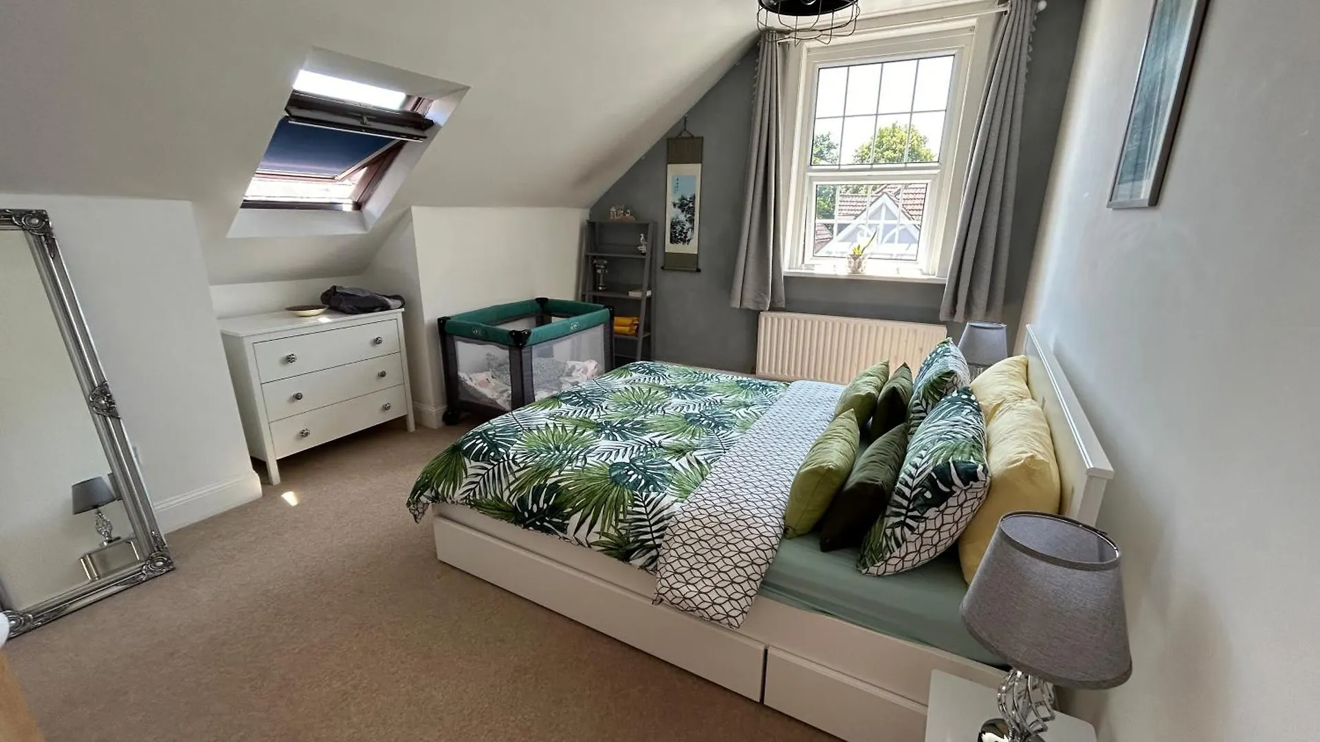 Seaside Rentals Bournemouth - 2Br, Upto 6Ppl, Beach 3 Min Walk, Dogs Ok, Wifi, Park 2 Cars 0*,  United Kingdom